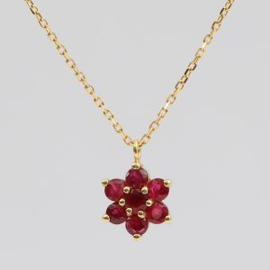 Dije Flor Oro Amarillo y Rubíes