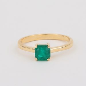 Anillo Oro Amarillo y Esmeralda