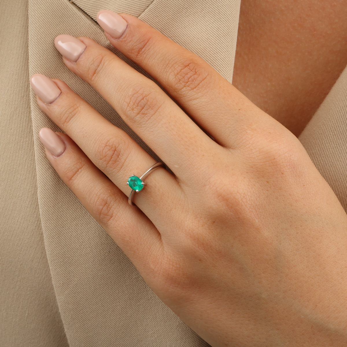 Anillo Oro Blanco y Esmeralda - Imagen 3