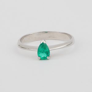 Anillo Oro Blanco y Esmeralda