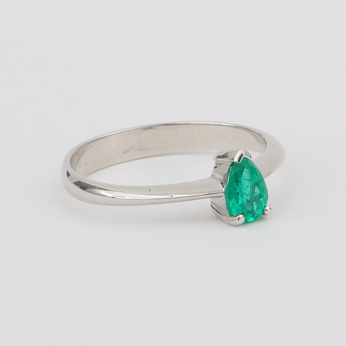 Anillo Oro Blanco y Esmeralda - Imagen 4