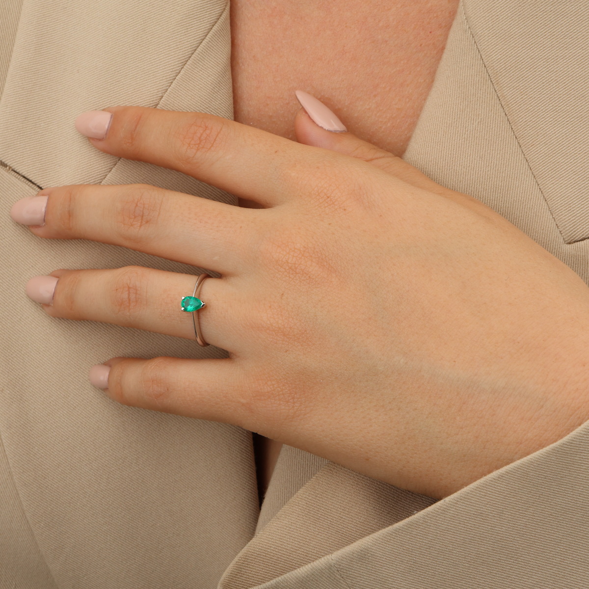 Anillo Oro Blanco y Esmeralda - Imagen 3